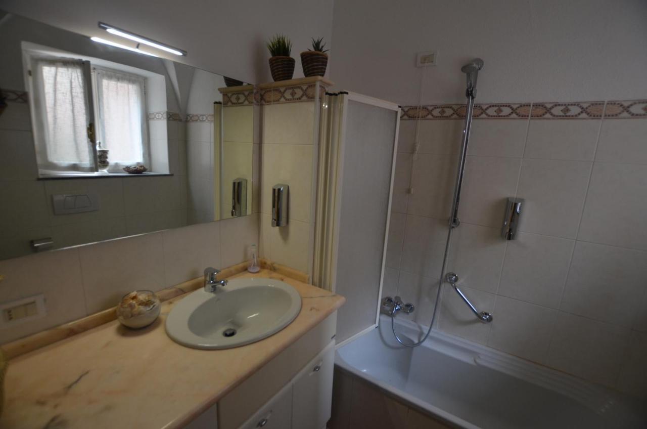 Dreibettzimmer mit Gartenblick