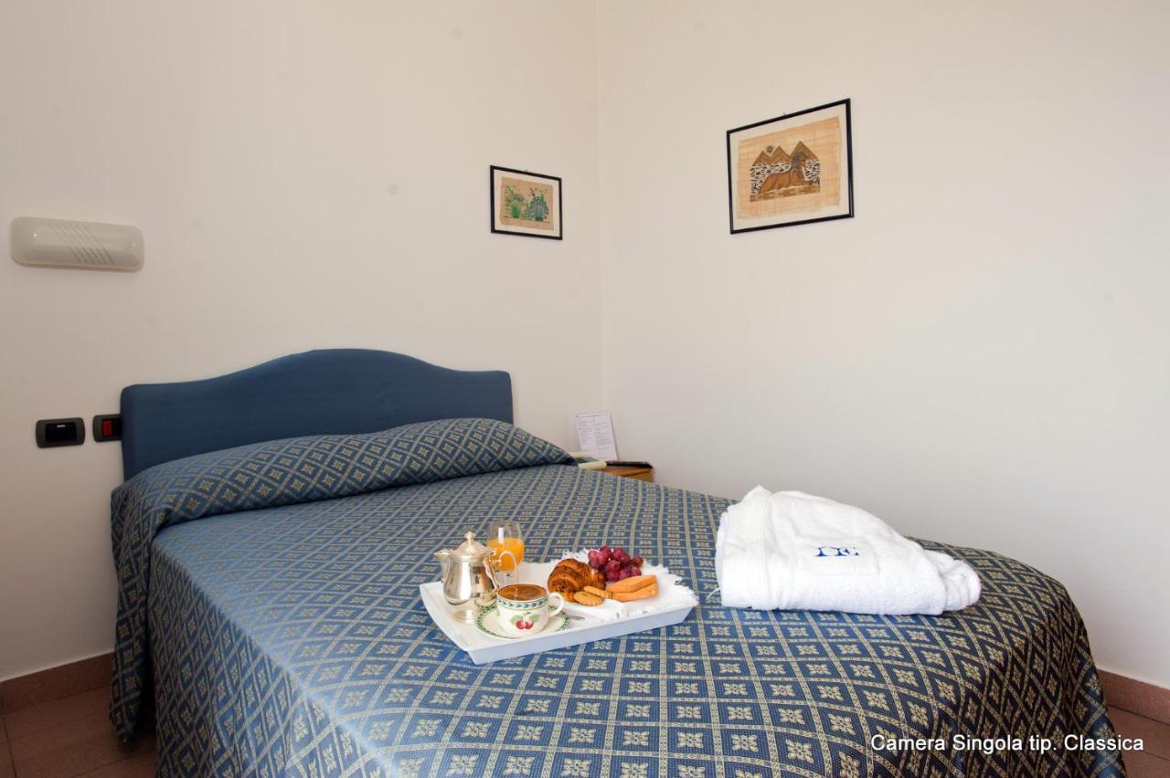 Camera Singola Classic con Letto alla Francese