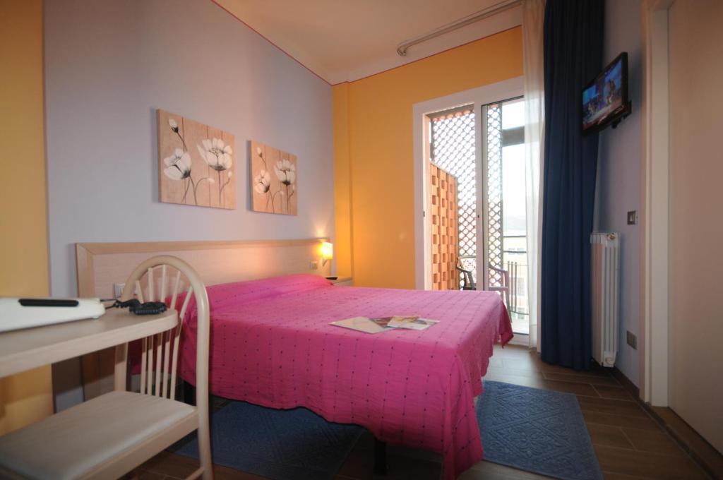 Small Double Room,1340100590:JPEG