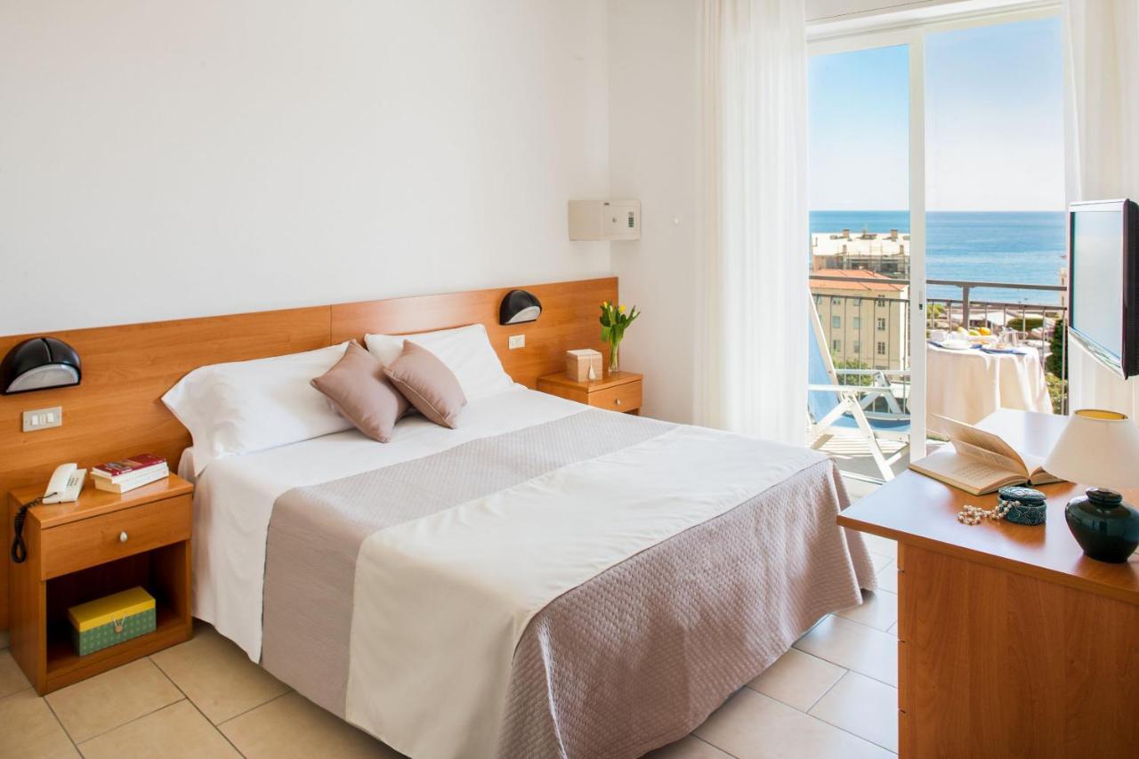 Double Room with Balcony and Sea View,1062892837:JPEG
