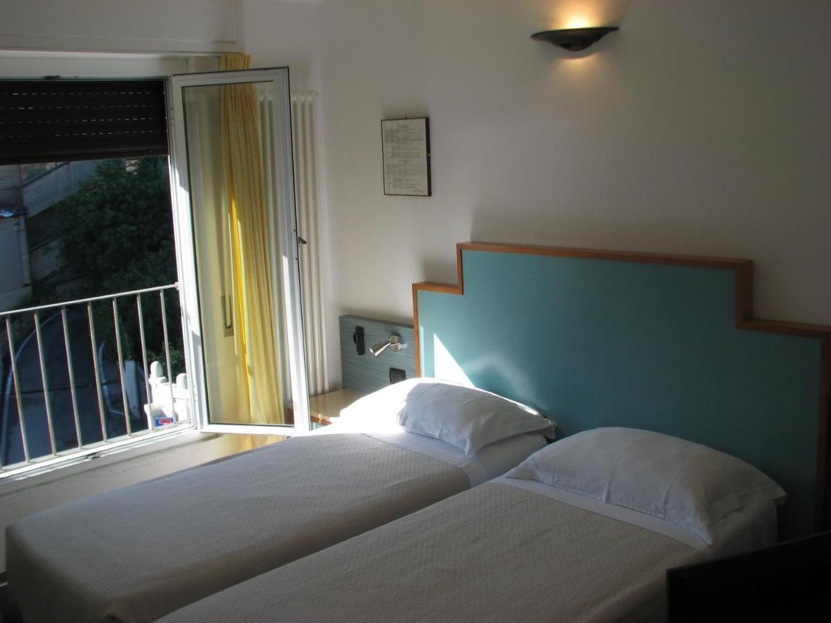 Quadruple Room with Sea View (2 Adults + 2 Children)