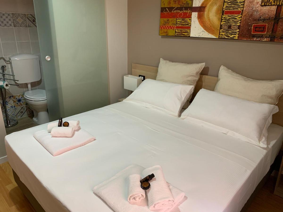 Small Double Room,1125035550:JPEG