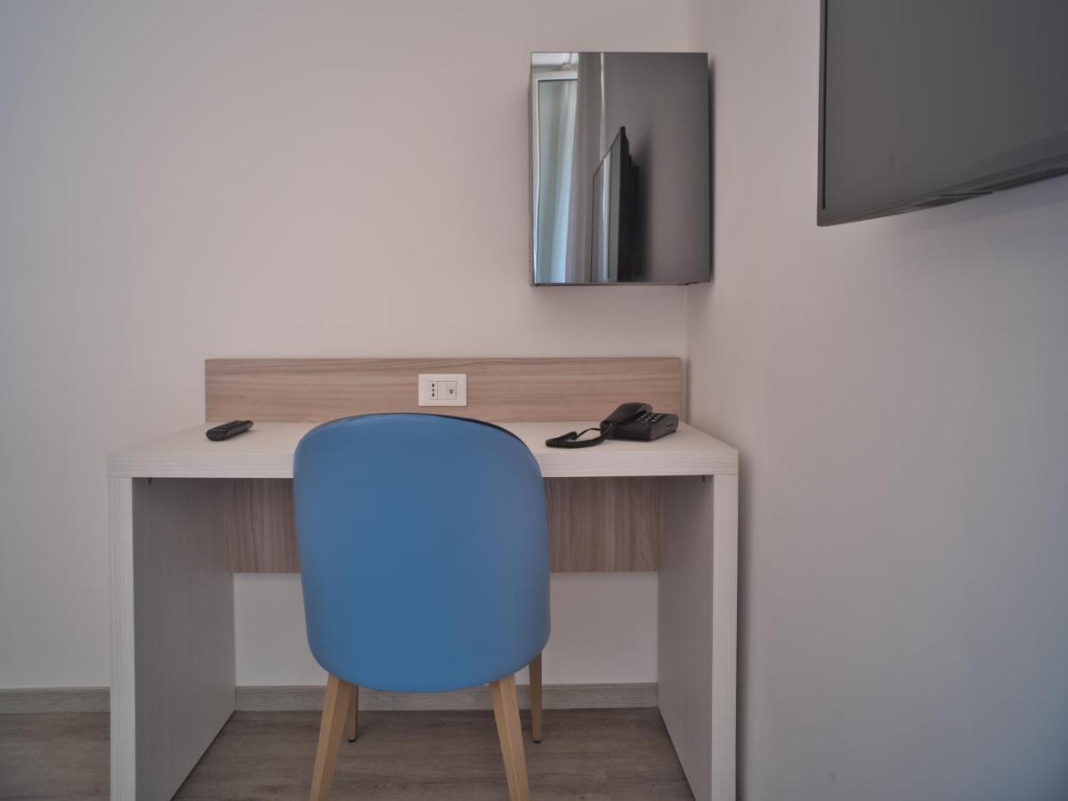 Doppel- oder Zweibettzimmer mit Zustellbett, Terrasse und Meerblick