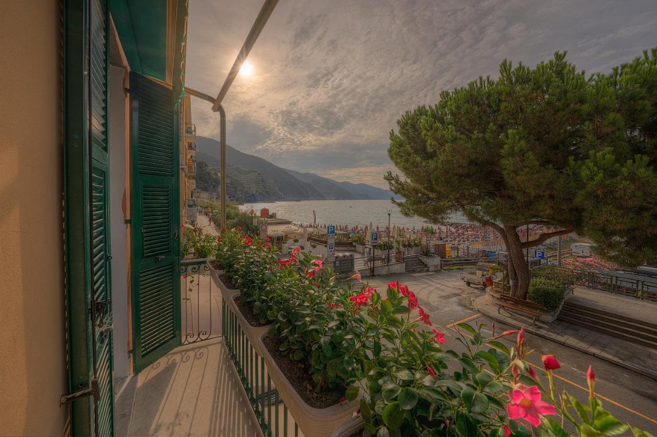 Camera Matrimoniale Deluxe con Balcone e Vista Mare