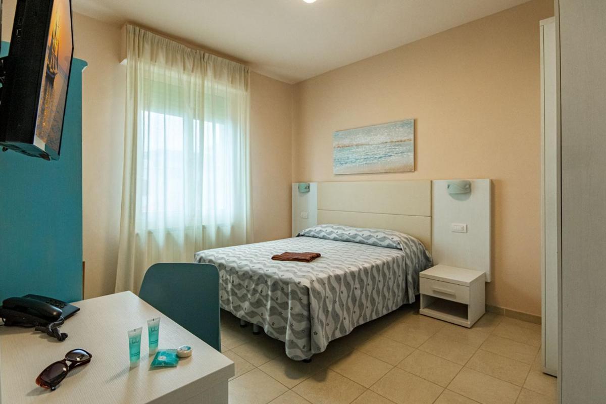 Standard Double Room,405268968:JPEG