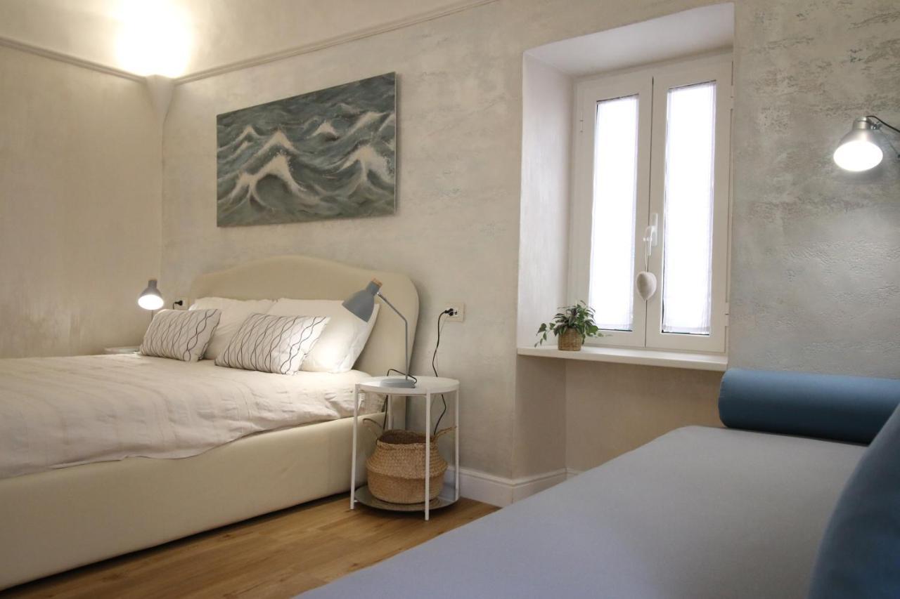 One-Bedroom Apartment,1178989927:JPEG