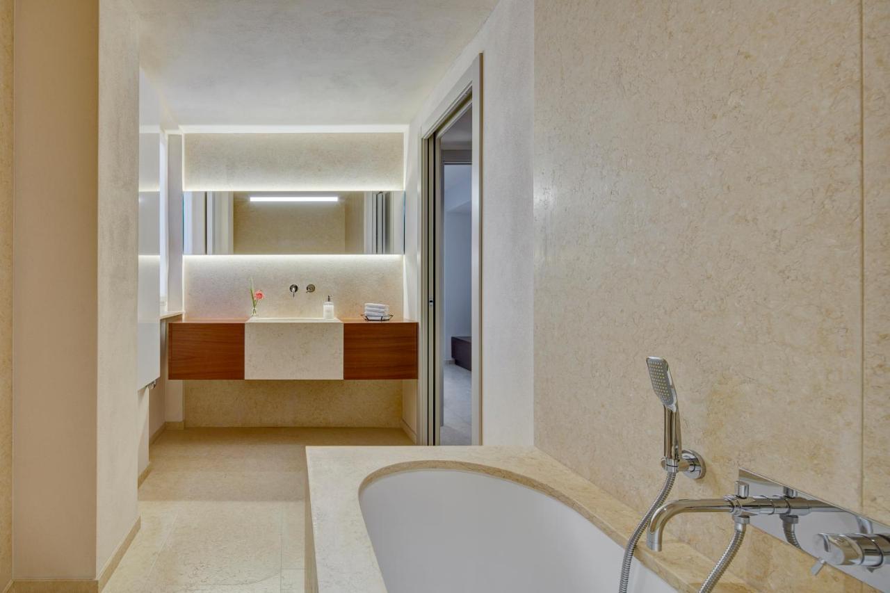 Deluxe Suite with Sea View