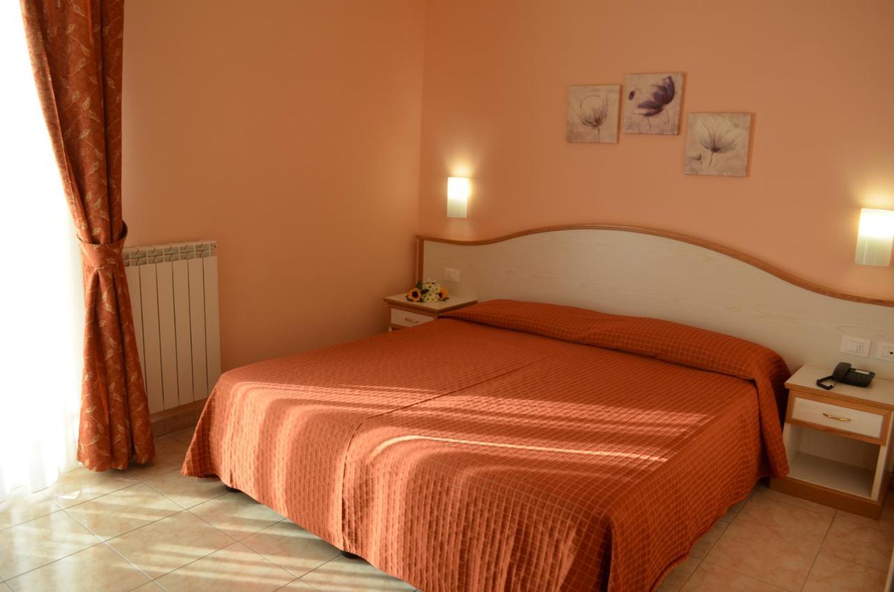 Double Room with Balcony and Sea View,1182393358:JPEG