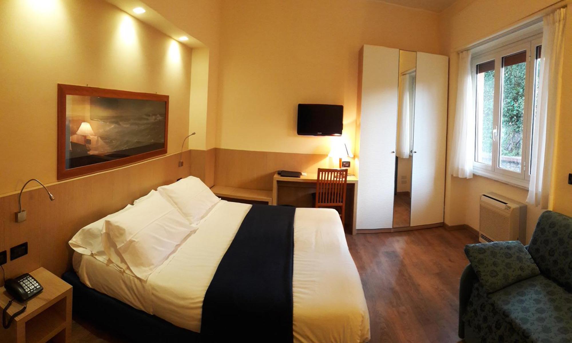 Quarto Economy com Cama de Casal ou 2 Solteiro e Cama Extra