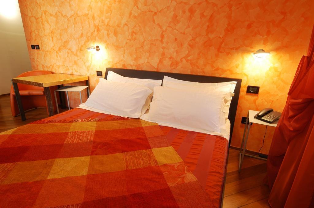 Doppel-/Zweibettzimmer mit Meerblick