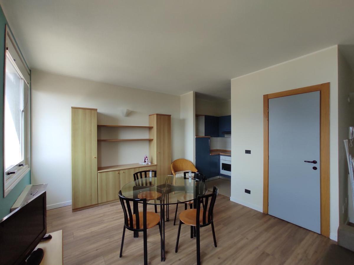 One-Bedroom Apartment,1262705941:JPEG