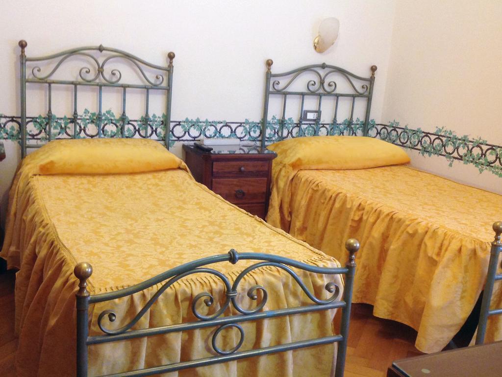 Standard Twin Room with Shared Bathroom