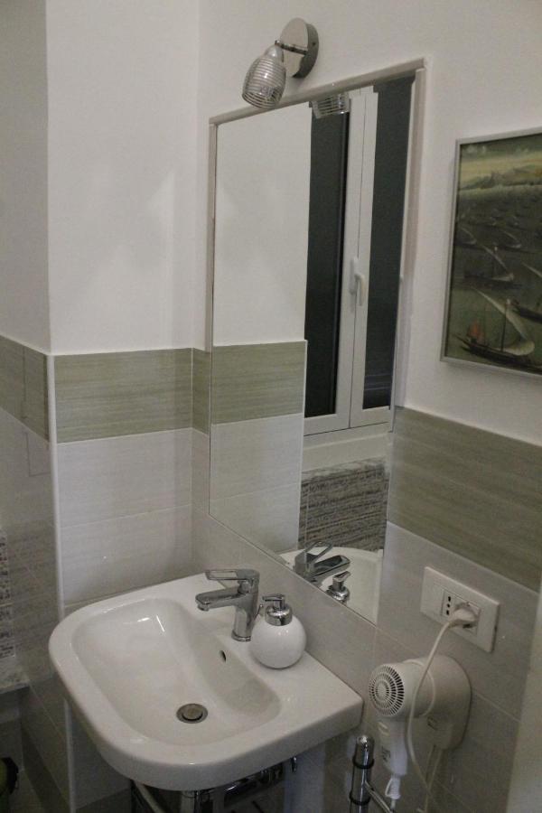 Single Room with Private External Bathroom