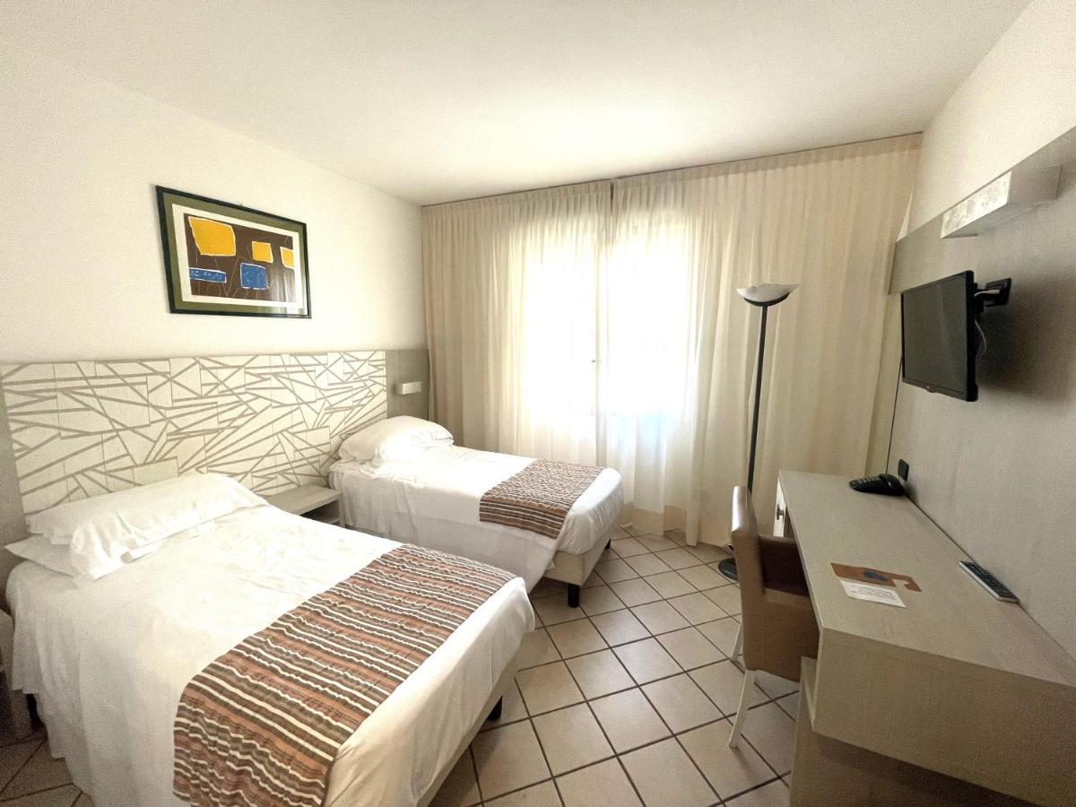 Deluxe Double or Twin Room with Balcony,1370734946:JPEG