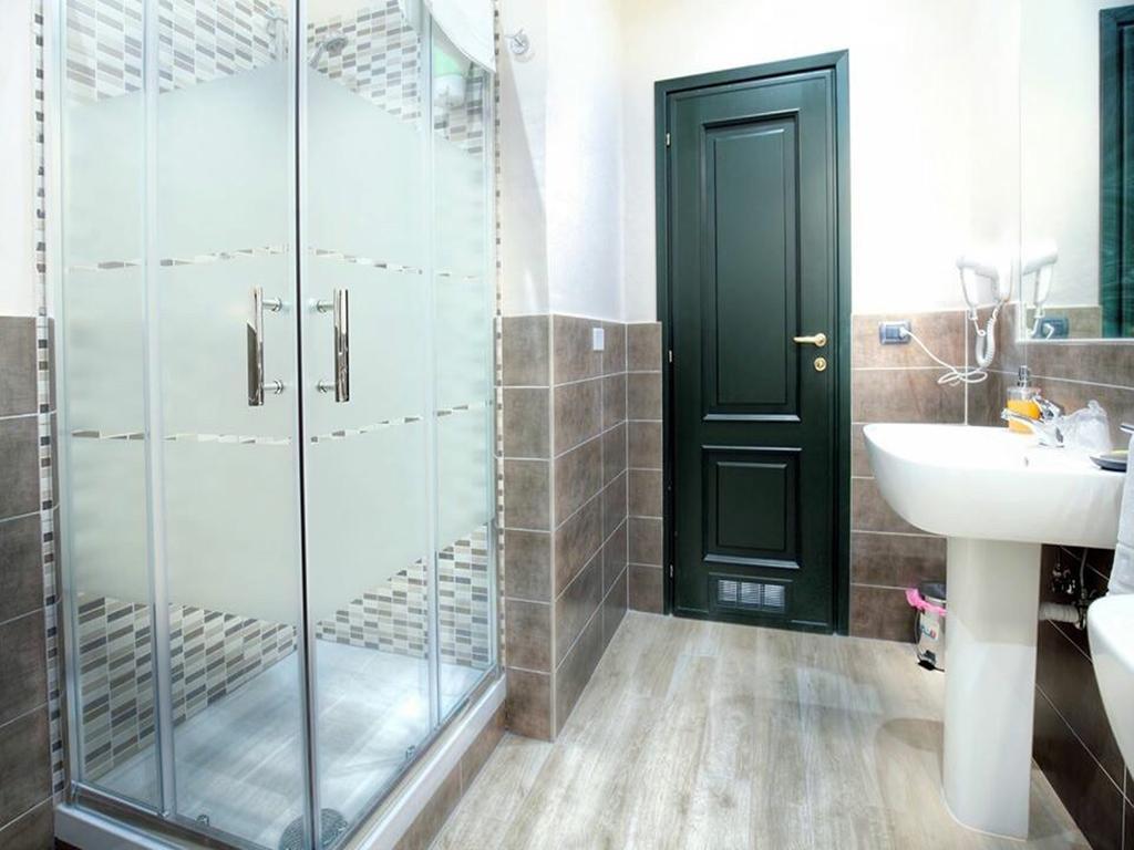 Double Room Private External Bathroom,139828425:JPEG