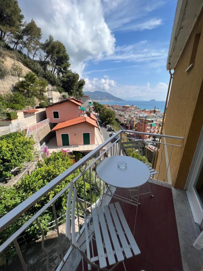 Camera Matrimoniale con Vista Giardino
