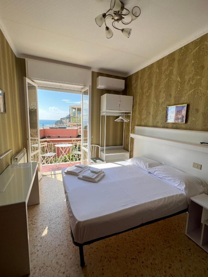 Small Double Room,1419432921:JPEG