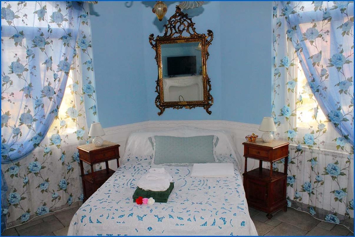 Deluxe Double Room Bath