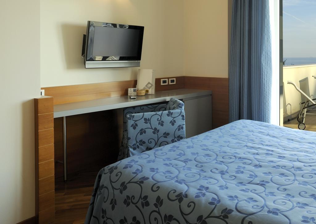 Camera Familiare con Vista Mare