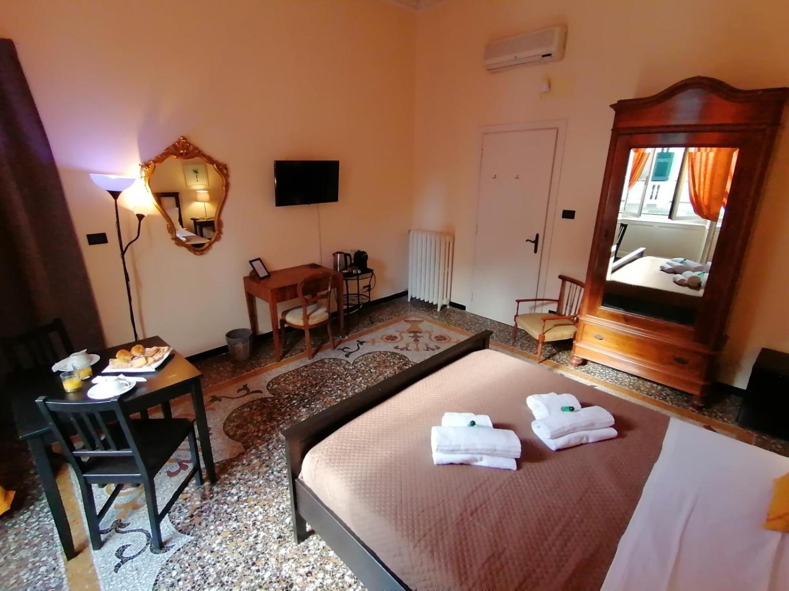 Double Room Private Bathroom