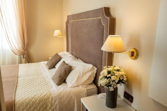 Double or Twin Room with Side Sea View,1547388094:JPEG