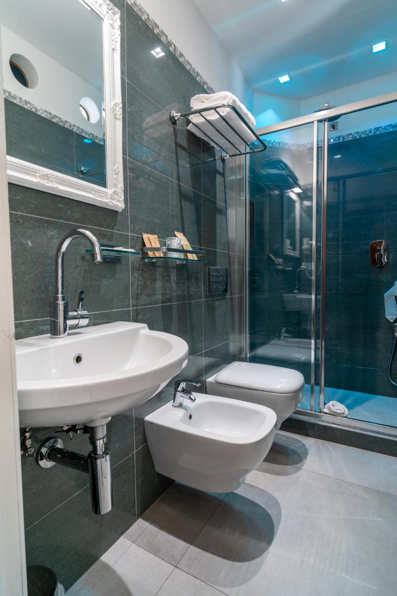 Chambre Double ou Lits Jumeaux avec Salle de Bains Privative