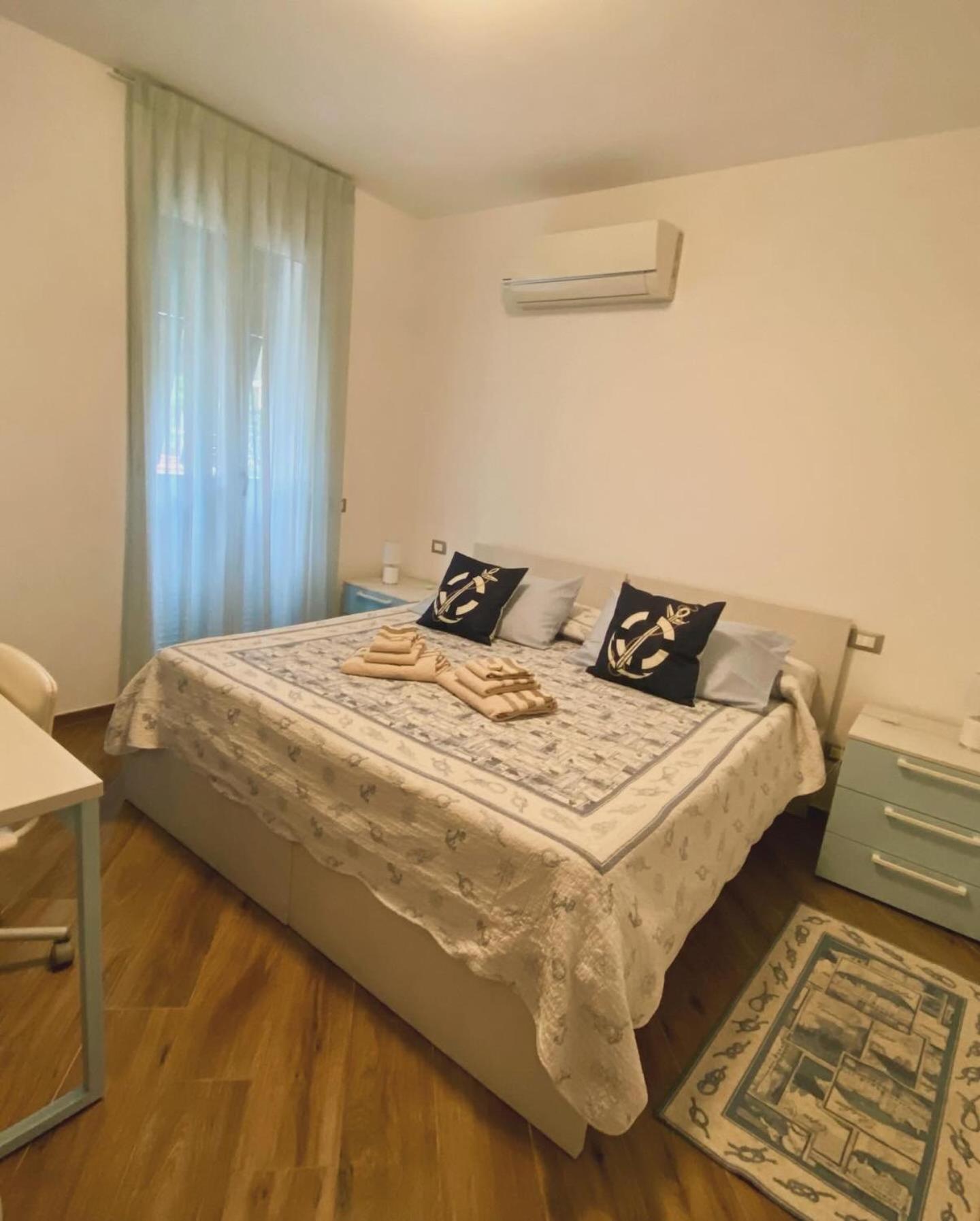 Doppelzimmer mit Balkon und Meerblick