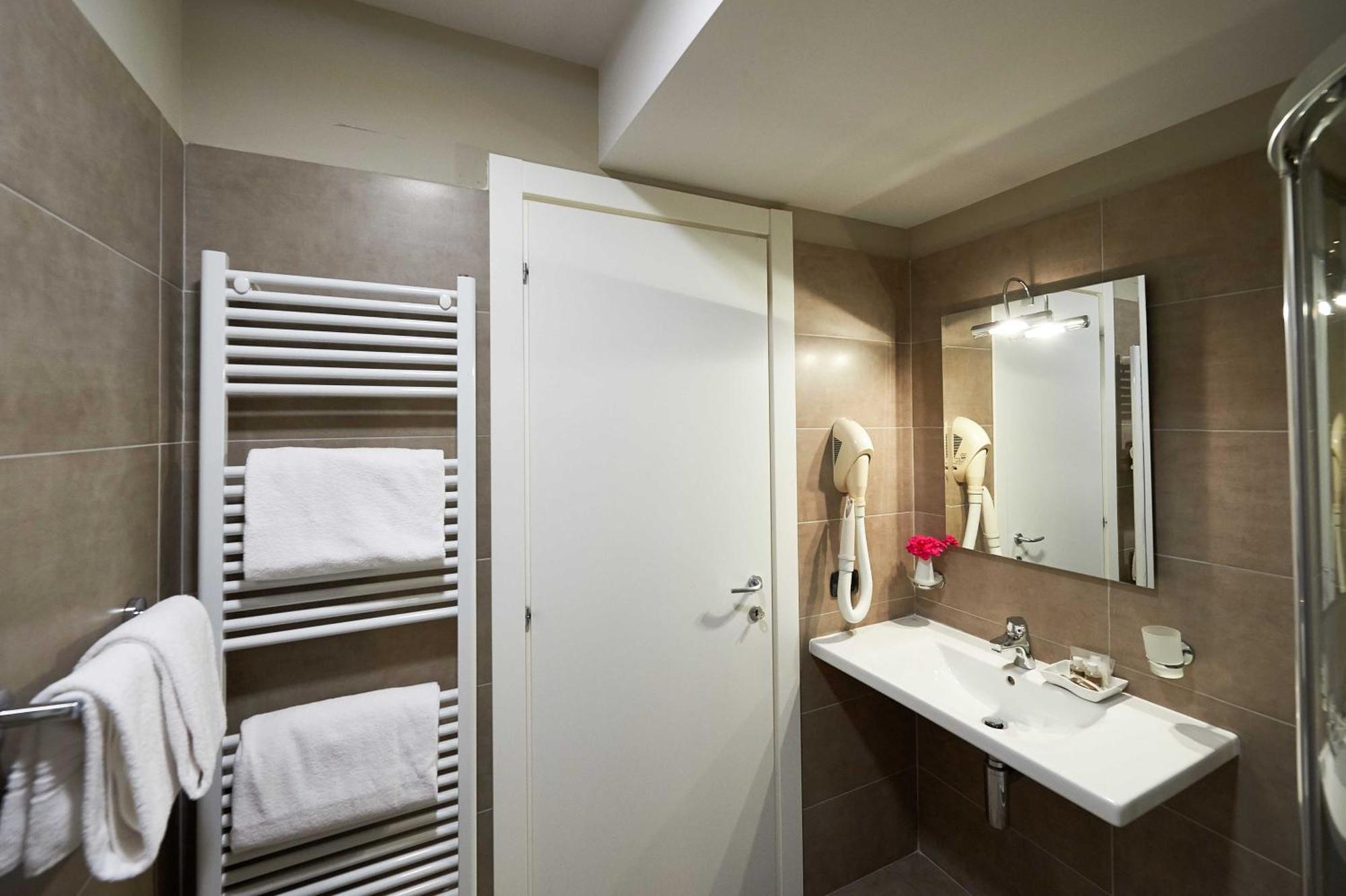 Executive Double or Twin Room,1589515681:JPEG