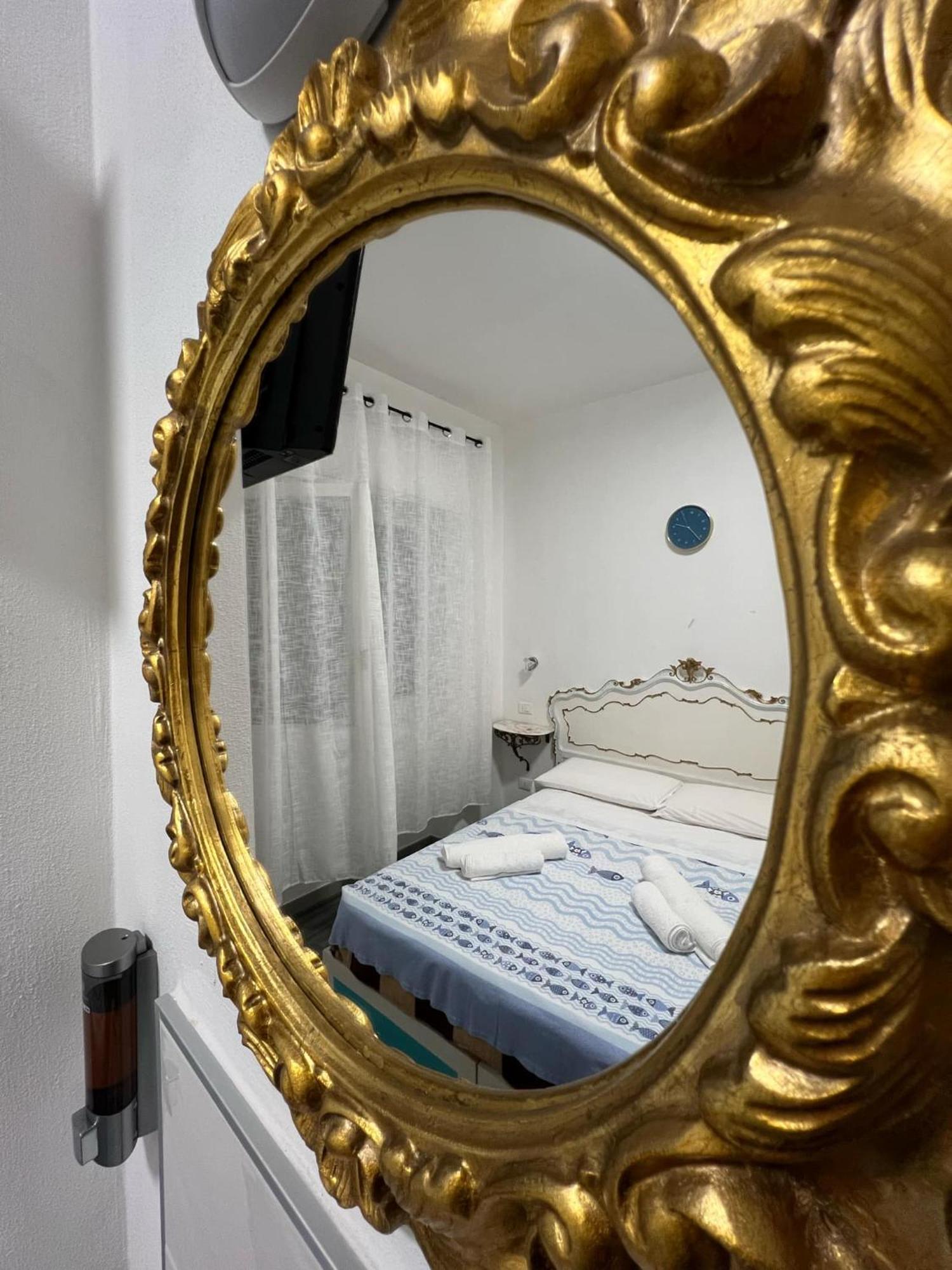Doppel-/Zweibettzimmer mit privatem, externem Bad