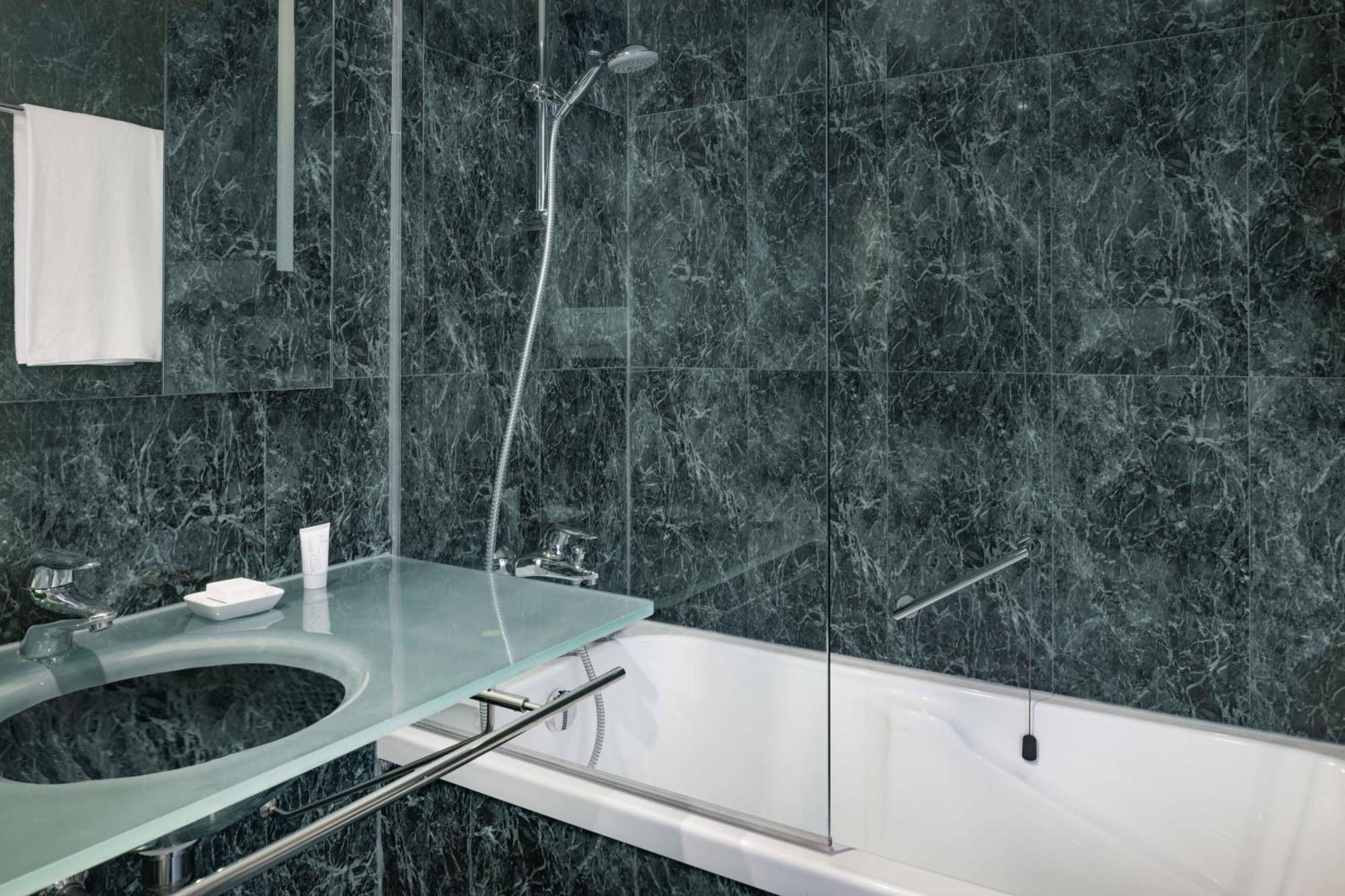 Family Room with King Bed and Sofa Bed,1643135773:JPEG