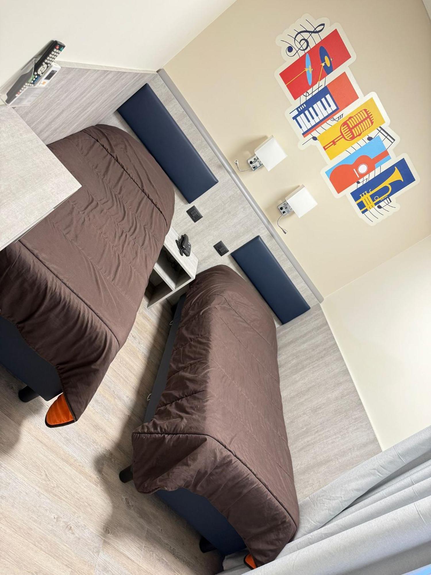 Tweepersoonskamer met 2 Aparte Bedden