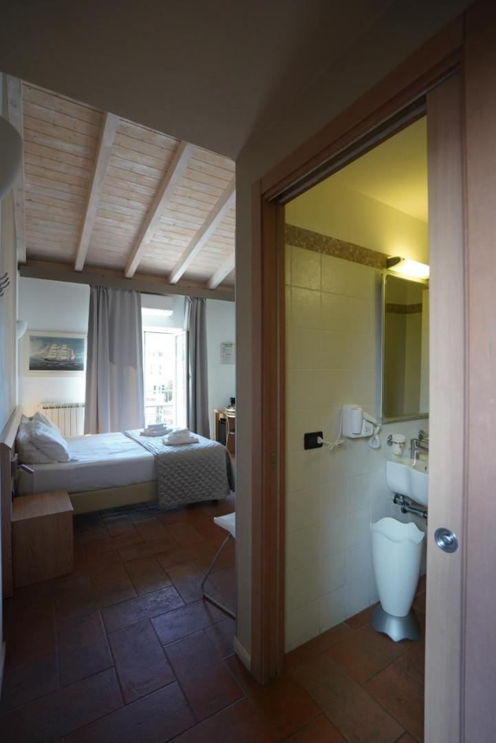 Double Room with Balcony,1669033987:JPEG