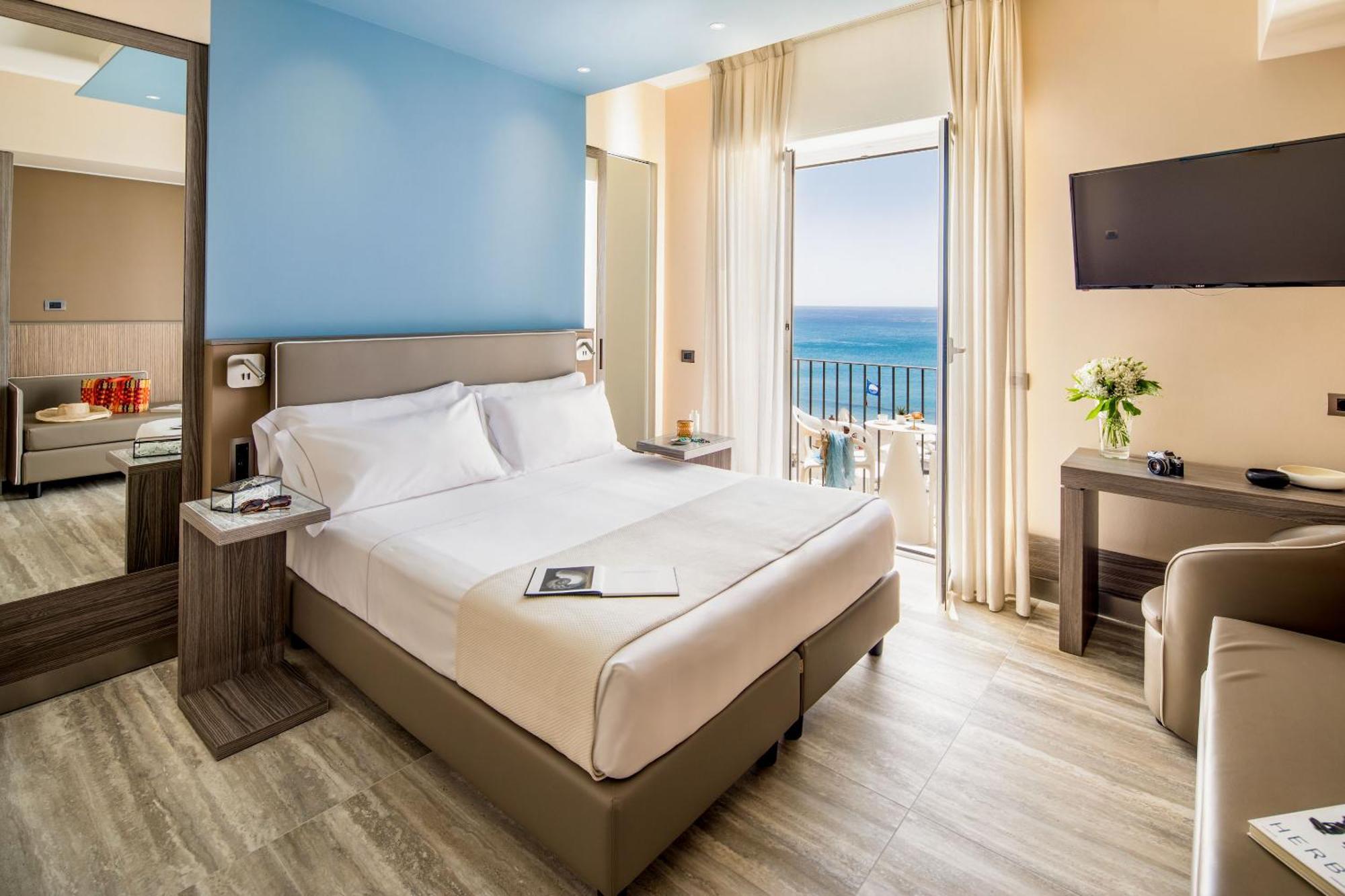 Triple Room with Sea View,1691984445:JPEG