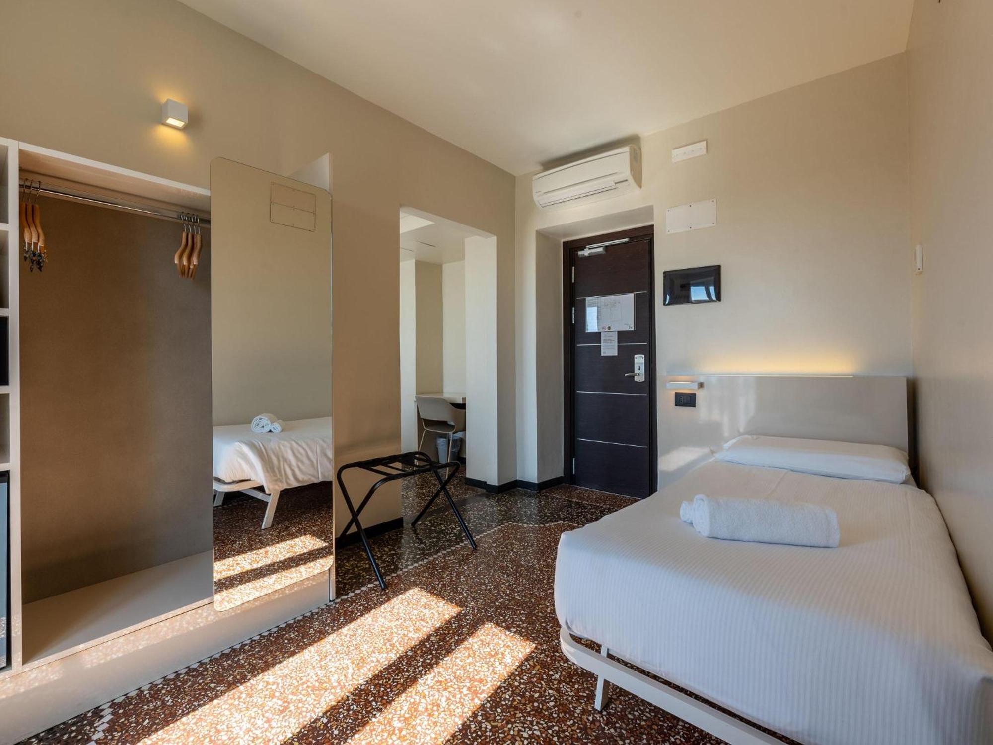 Triple Room,1739511159:JPEG