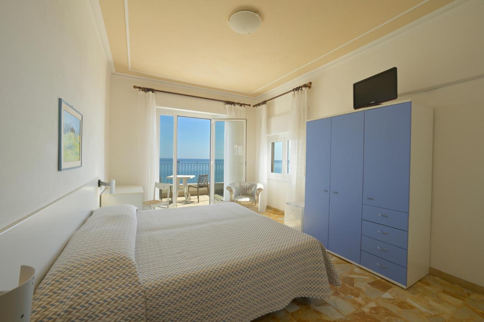 Deluxe Double or Twin Room with Sea View,1758419176:JPEG