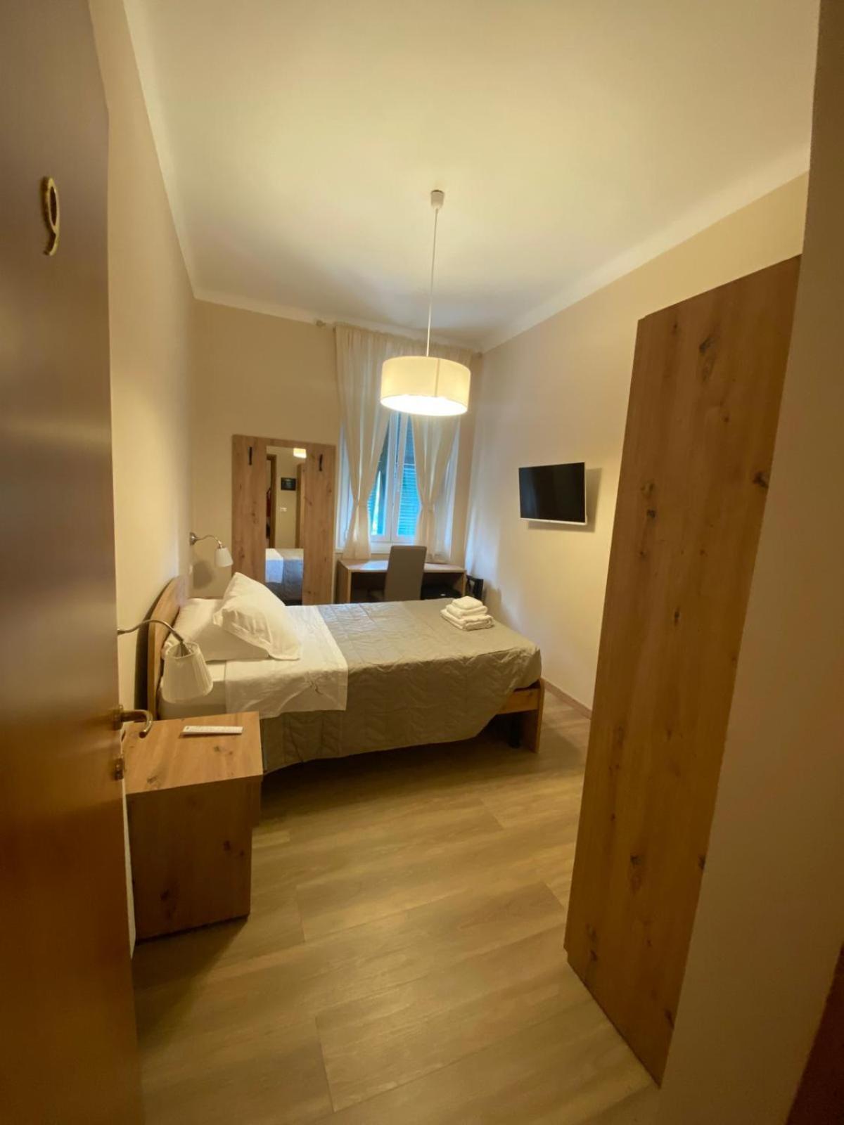 Single Room Private External Bathroom