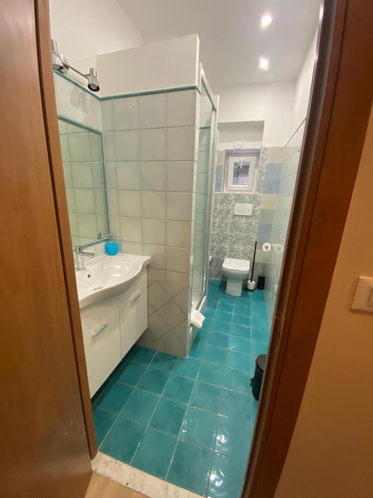 Habitación Doble con baño privado externo - 2 camas