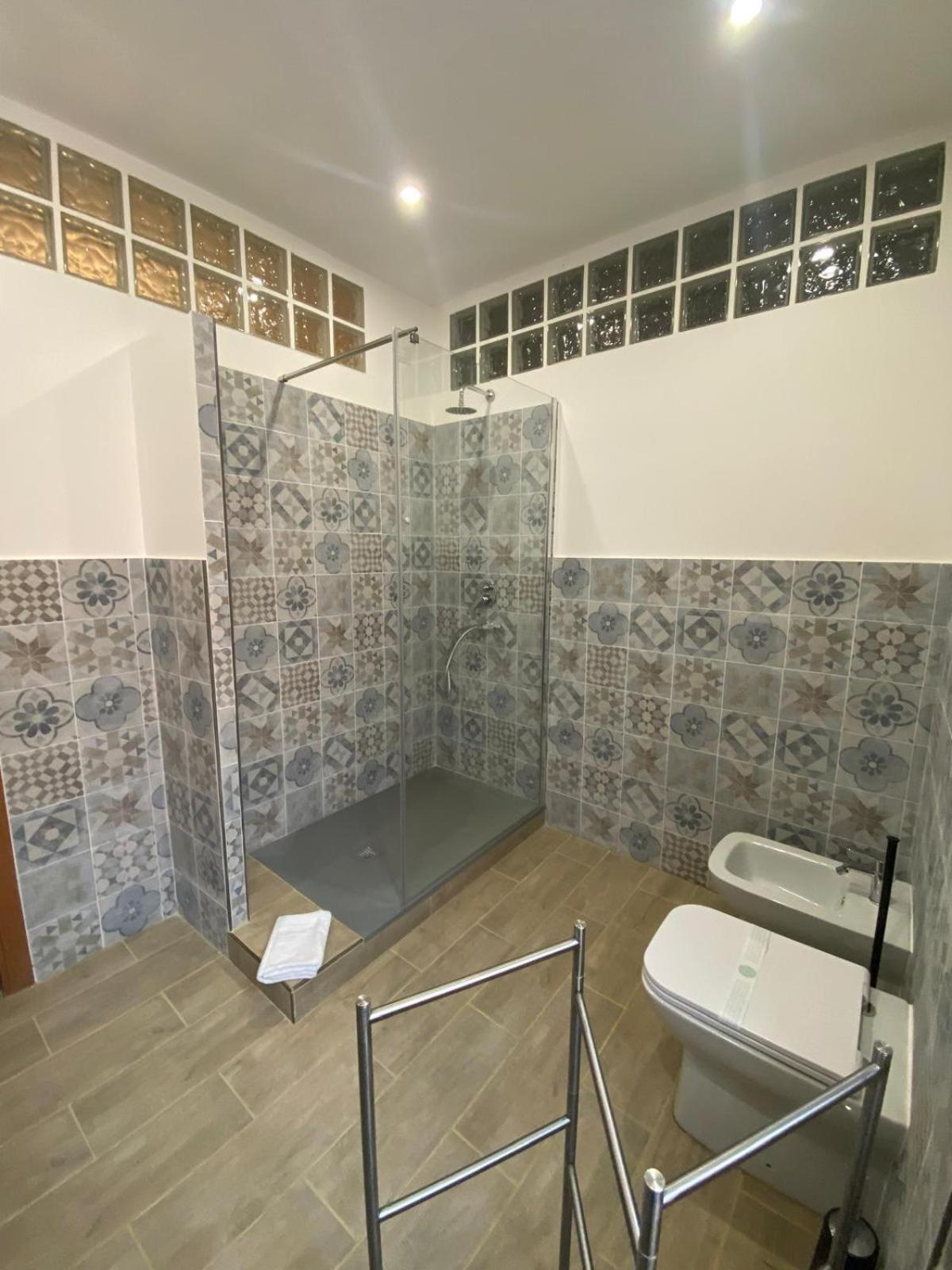 Single Room Private External Bathroom