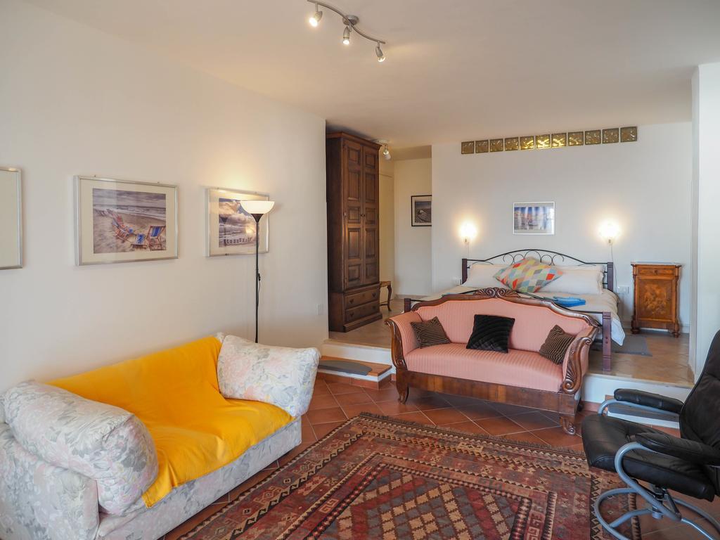 Studio,211237808:JPEG