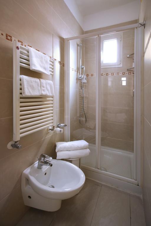 Basic Double Room,243454689:JPEG