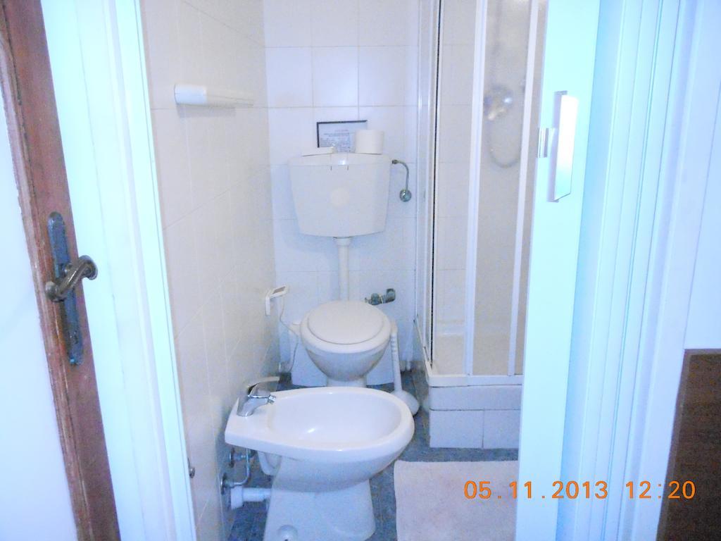 Single Room,246459729:JPEG