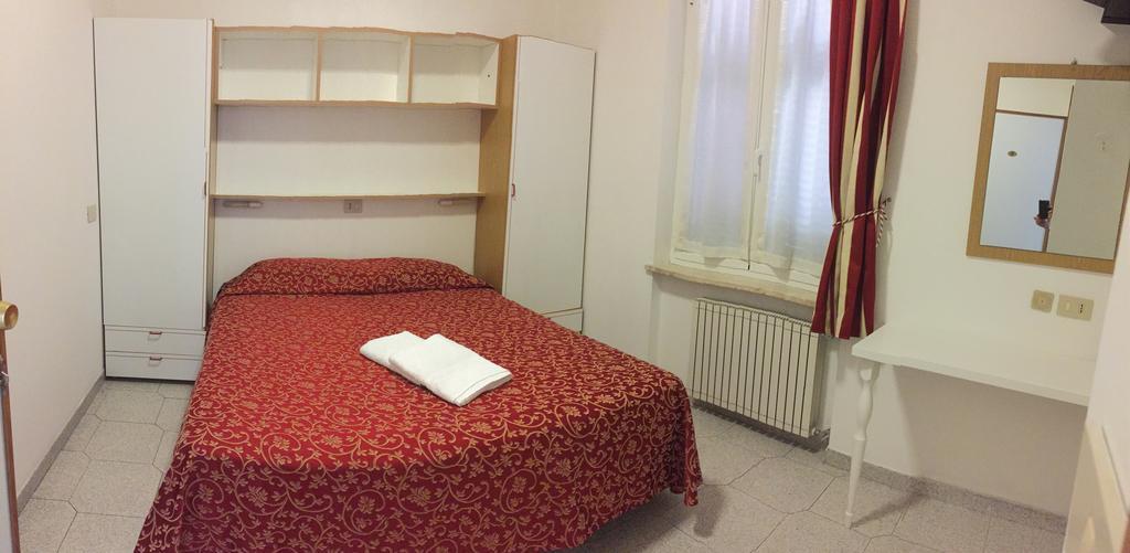 Doppel- oder Zweibettzimmer