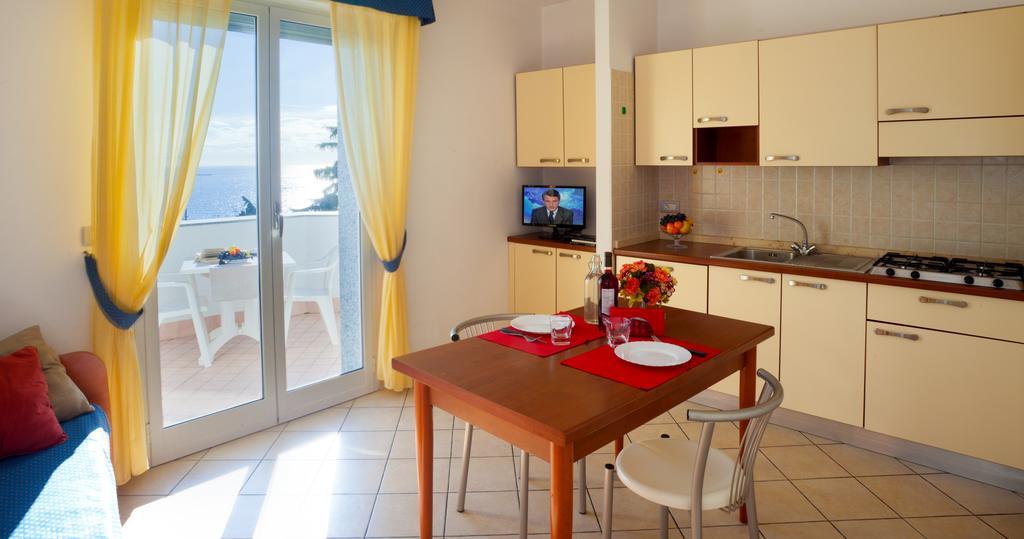 One-Bedroom Apartment with Balcony and Sea View (5 Adults),737830696:JPEG