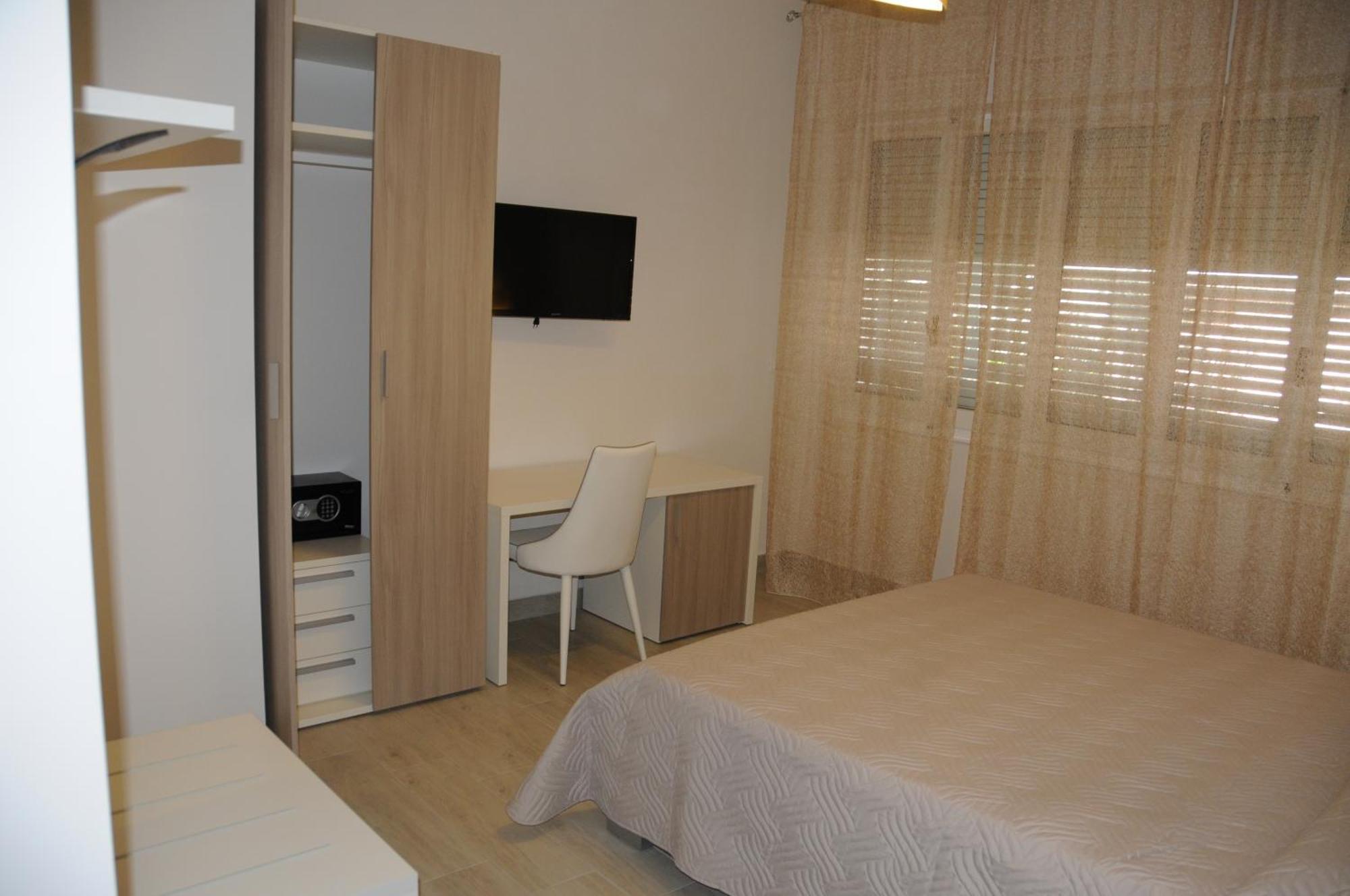 Double Room Private Bathroom