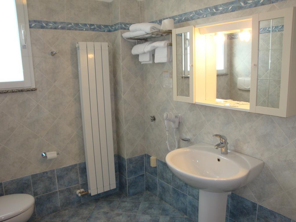 Camera Matrimoniale/Doppia con Letti Singoli con Bagno Privato
