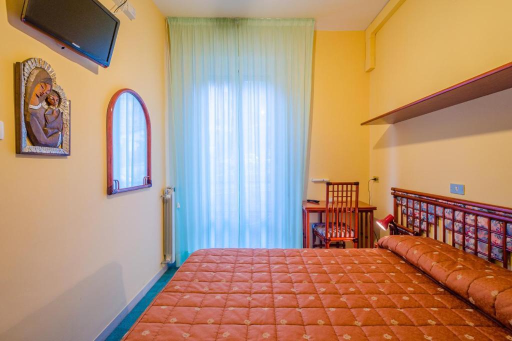 Single Room,679923843:JPEG
