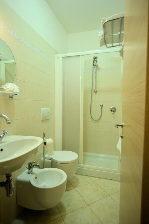 Double Room Private Bathroom,822946181:JPEG