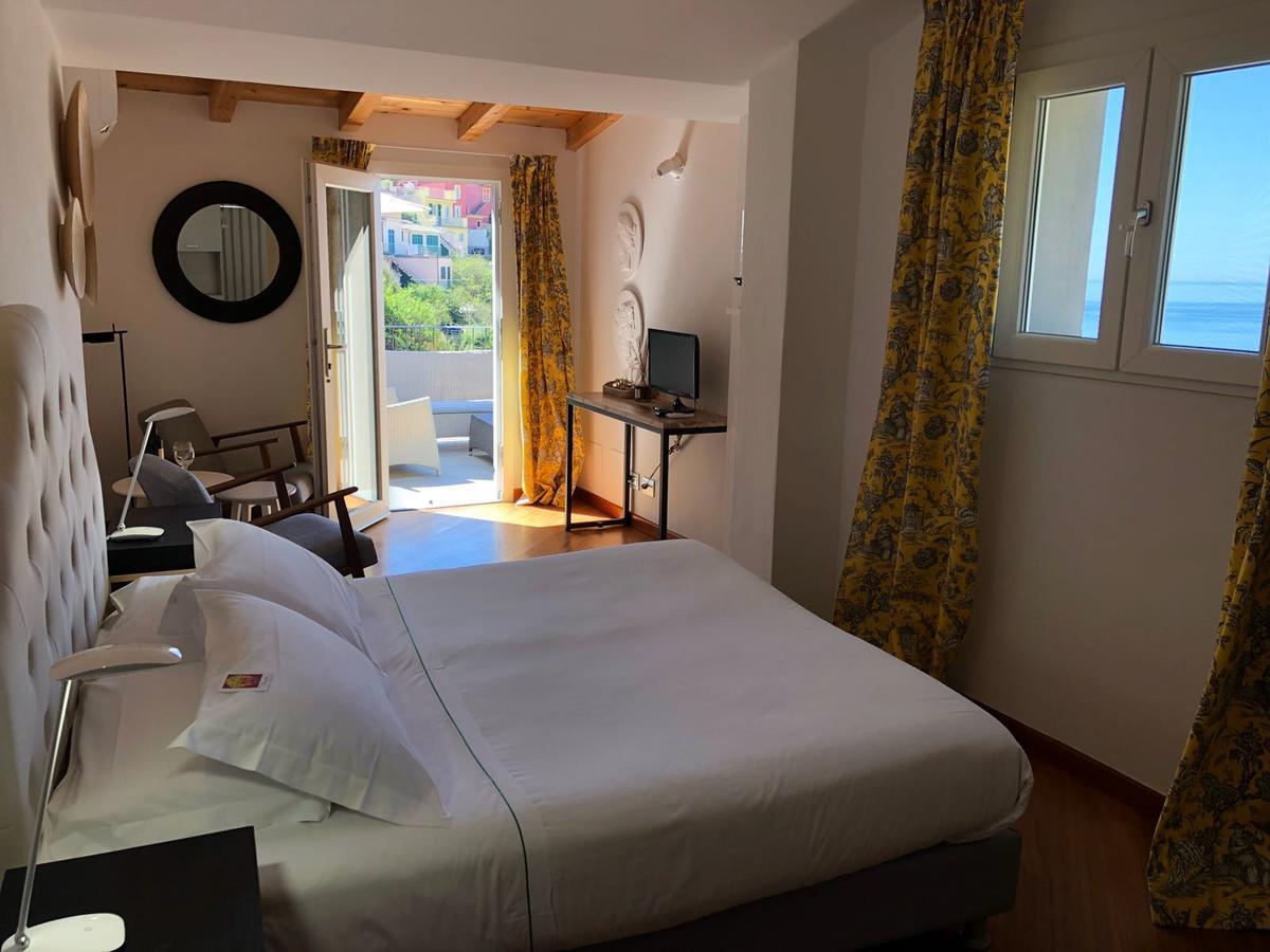 Deluxe Double or Twin Room with Sea View