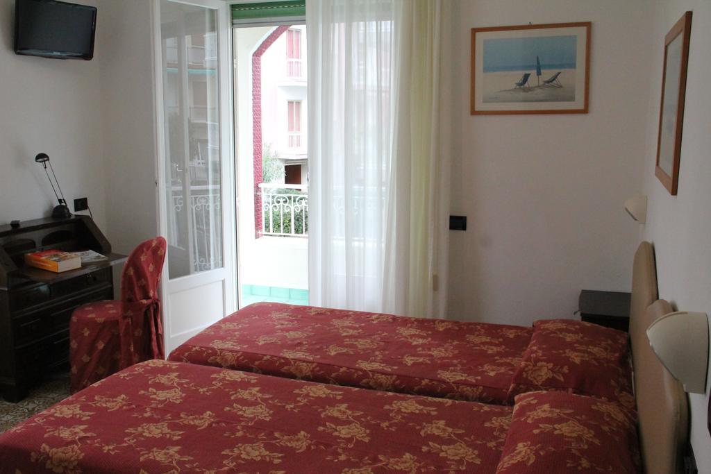 Double or Twin Room,1209520468:JPEG