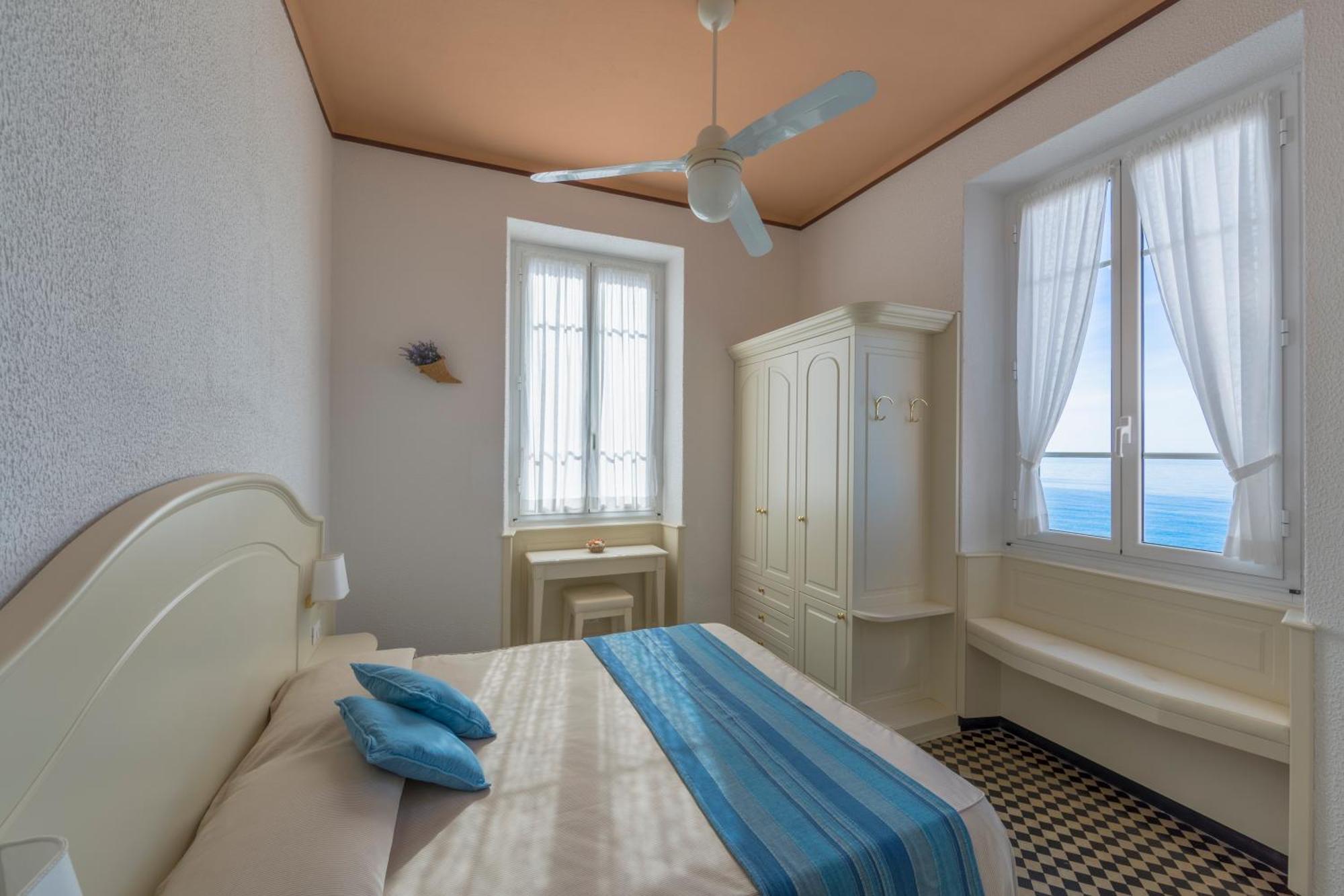 Double Room with Sea View - Beach Package,681045858:JPEG